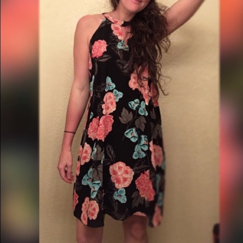 CeCe ✨NWOT✨Floral-Print halter shift dress 🌺